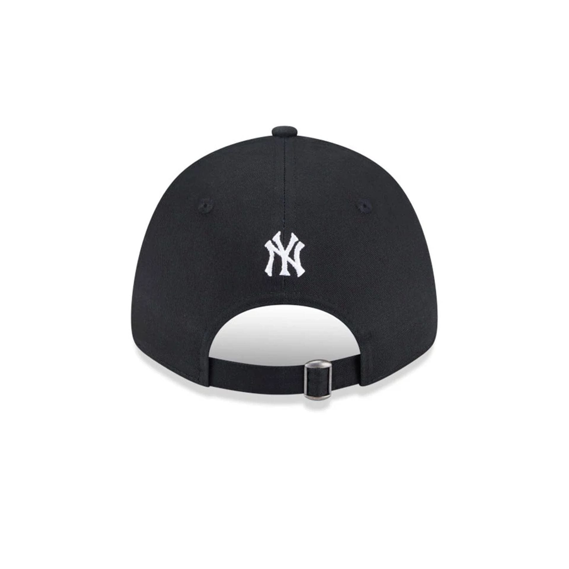 Pictured is this MLB Mix League New York Yankees 9FORTY cap in black. 4