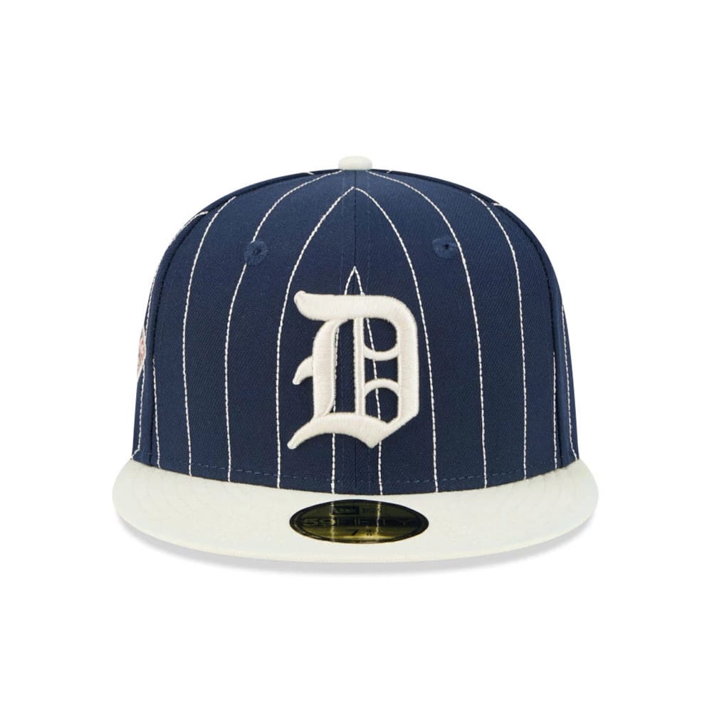 Pictured is this MLB Stripes Detroit Tigers 59FIFTY Fitted cap in dark blue. 3