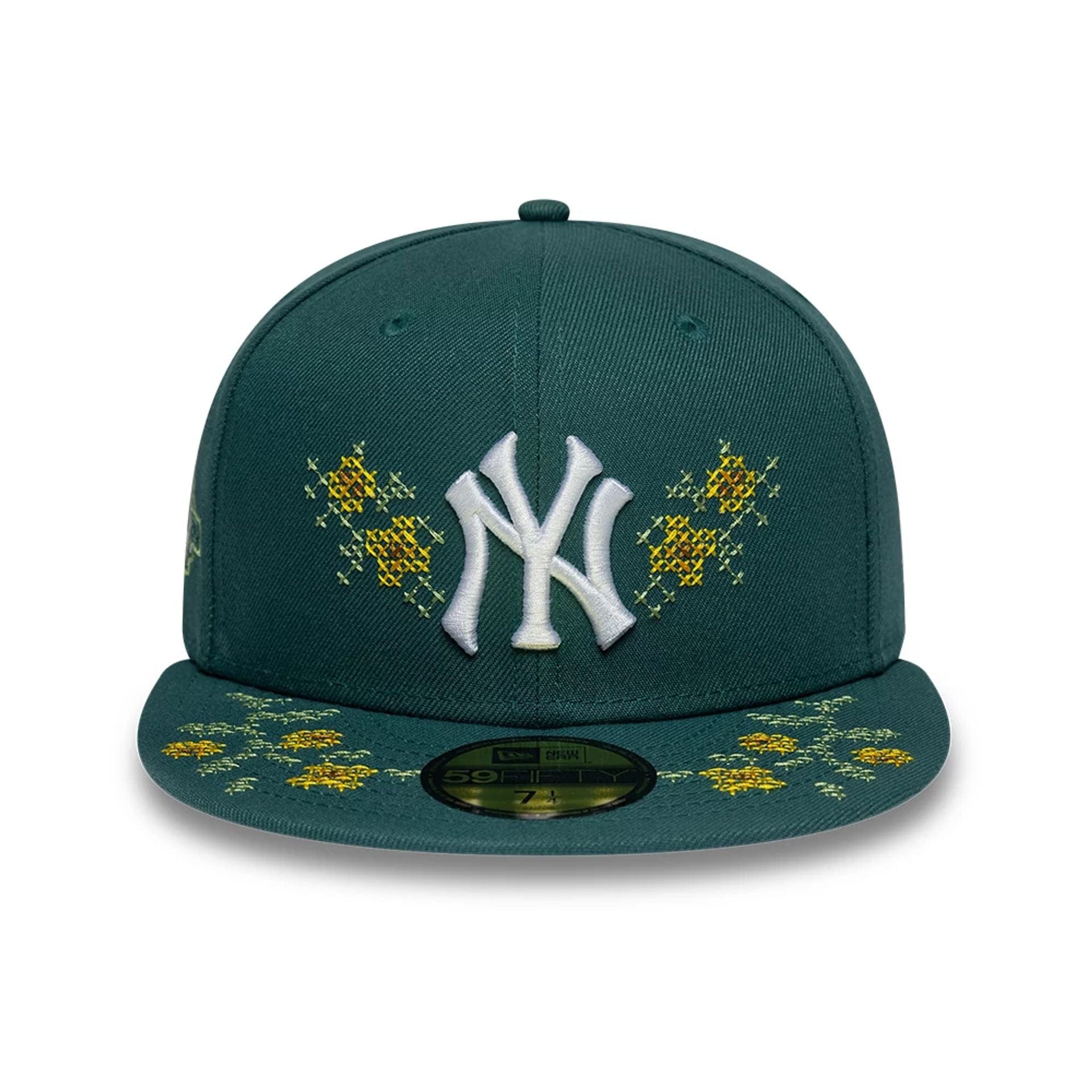 Pictured is this MLB Garden New York Yankees 59FIFTY Fitted cap in dark green. 2