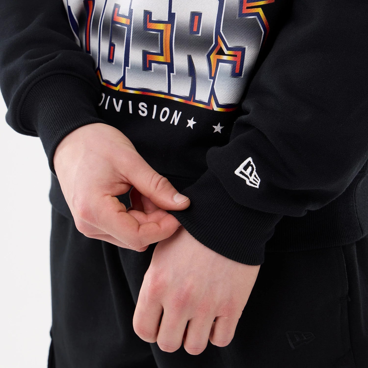 The model is wearing this MLB Retro LA Dodgers Oversized Crew Neck Sweater in black. 3