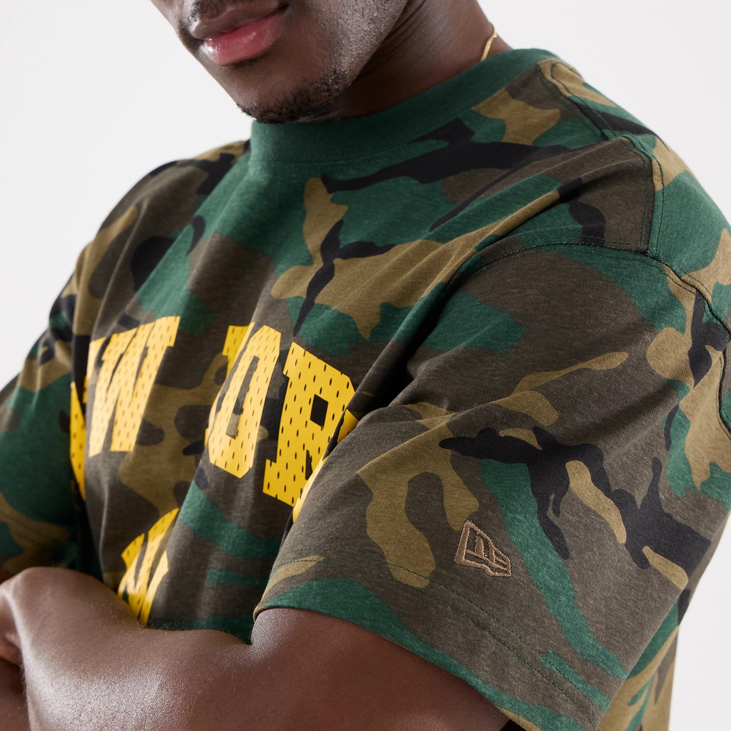 The model is wearing this MLB Camo New York Yankees T-Shirt in Woodland Camo. 5