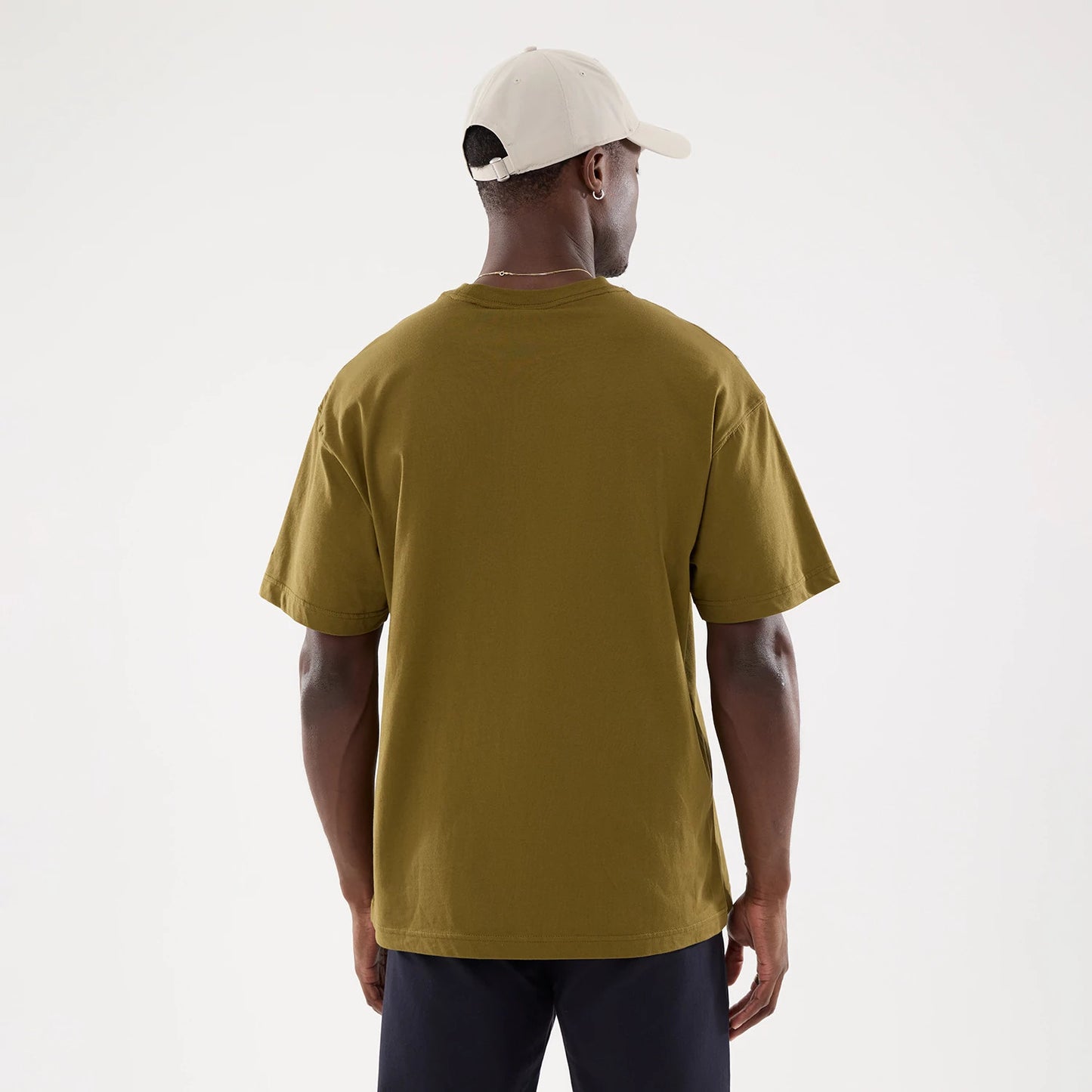 The model is wearing this MLB New York Yankees T-Shirt in Brown. 2