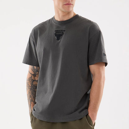 The model is wearing this NBA Shadow Pop Chicago Bulls T-Shirt in black. 3