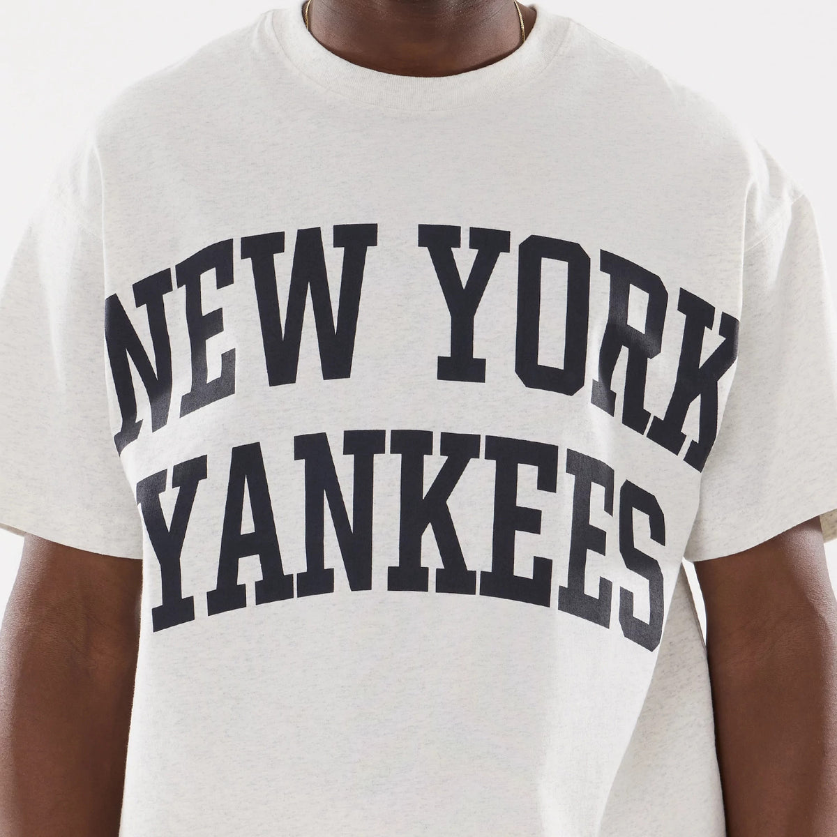 The model is wearing this MLB Comfort New York Yankees T-Shirt in grey. 3