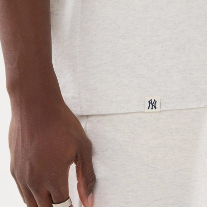 The model is wearing this MLB Comfort New York Yankees T-Shirt in grey. 5