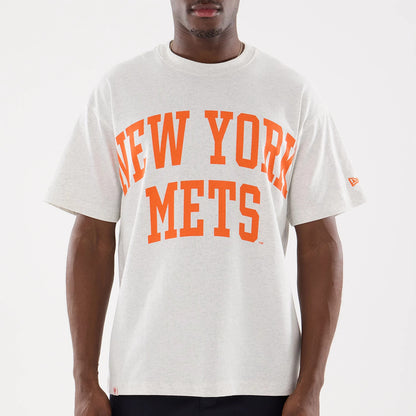 The model is wearing this MLB Comfort New York Mets T-Shirt in grey. 6