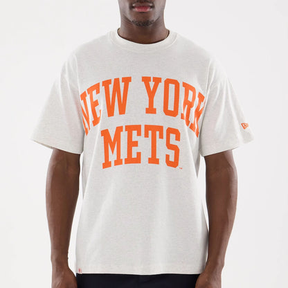The model is wearing this MLB Comfort New York Mets T-Shirt in grey. 6