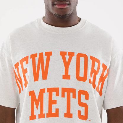 The model is wearing this MLB Comfort New York Mets T-Shirt in grey. 3