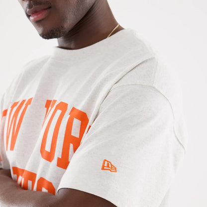 The model is wearing this MLB Comfort New York Mets T-Shirt in grey. 4