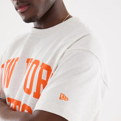 The model is wearing this MLB Comfort New York Mets T-Shirt in grey. 4