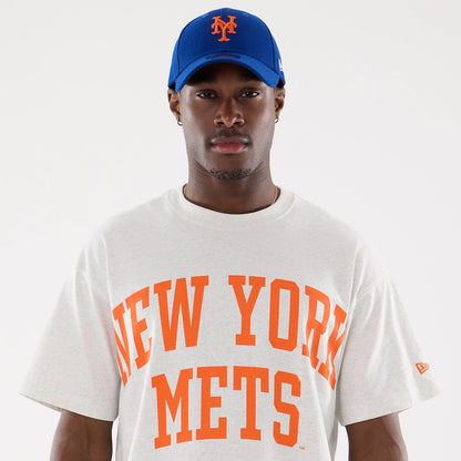 The model is wearing this MLB Comfort New York Mets T-Shirt in grey. 5