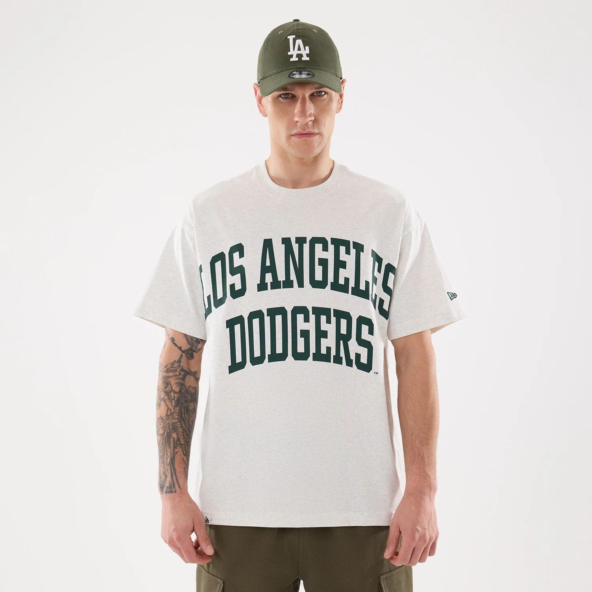 The model is wearing this MLB Comfort LA Dodgers T-Shirt in grey. 1
