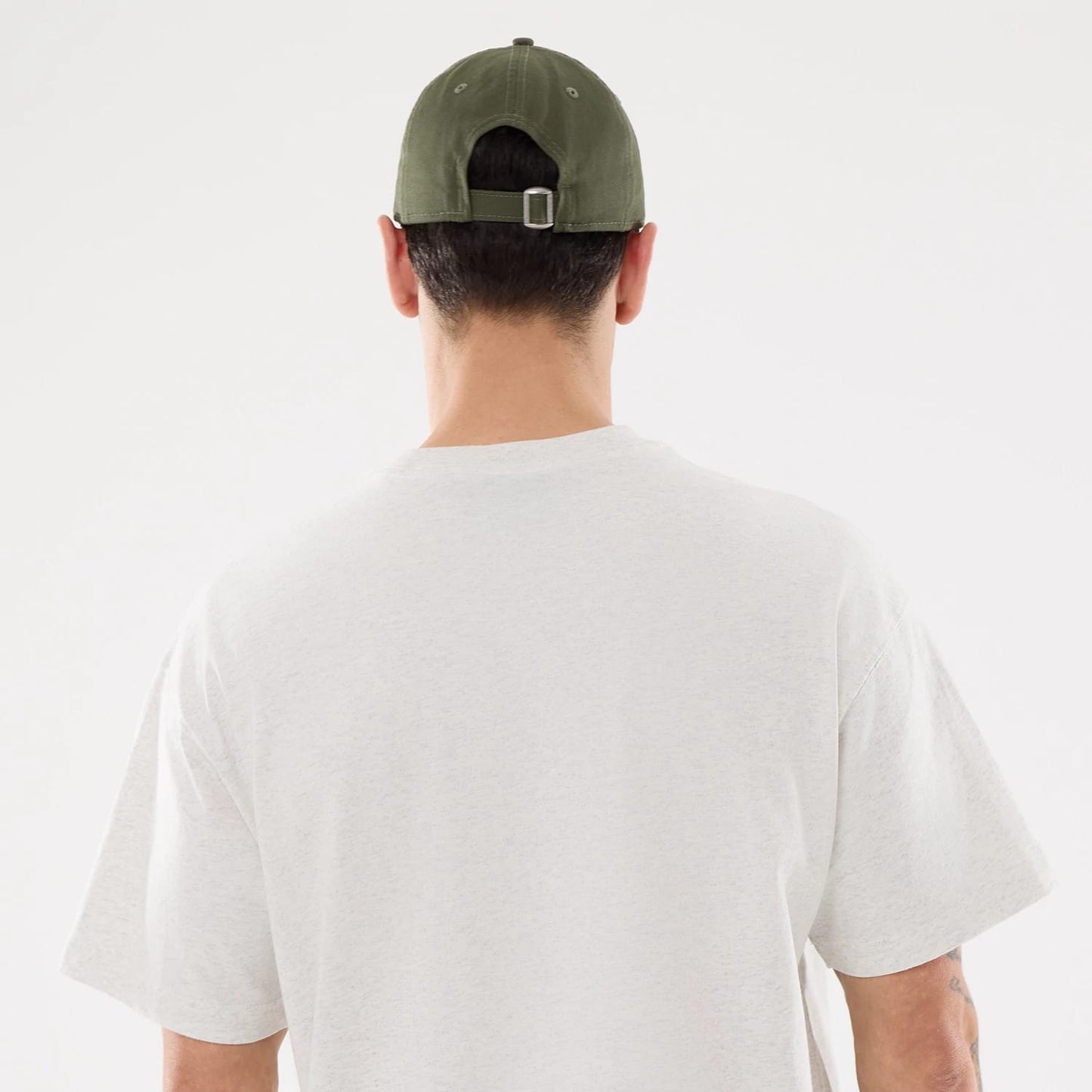 The model is wearing this MLB Comfort LA Dodgers T-Shirt in grey. 7