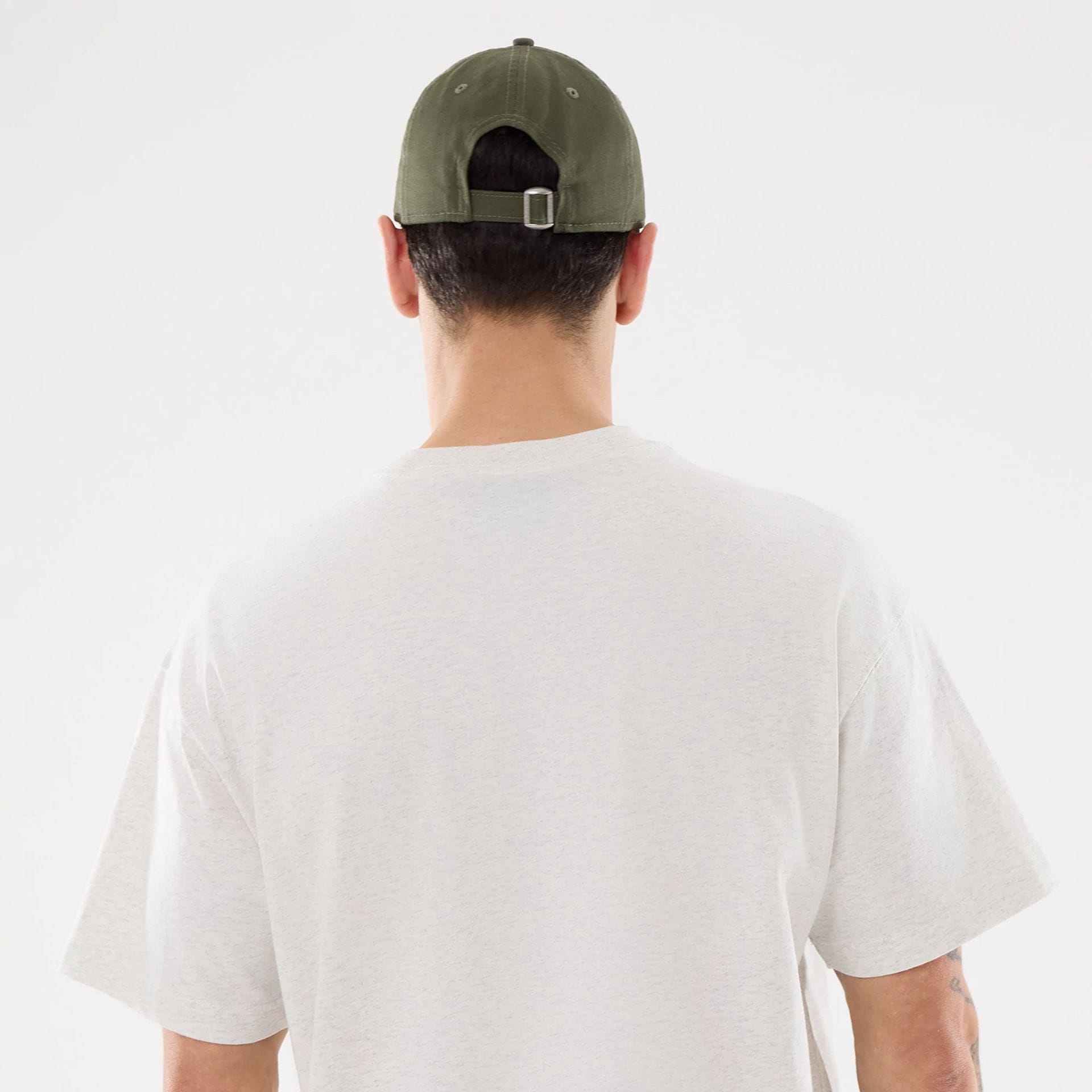 The model is wearing this MLB Comfort LA Dodgers T-Shirt in grey. 7