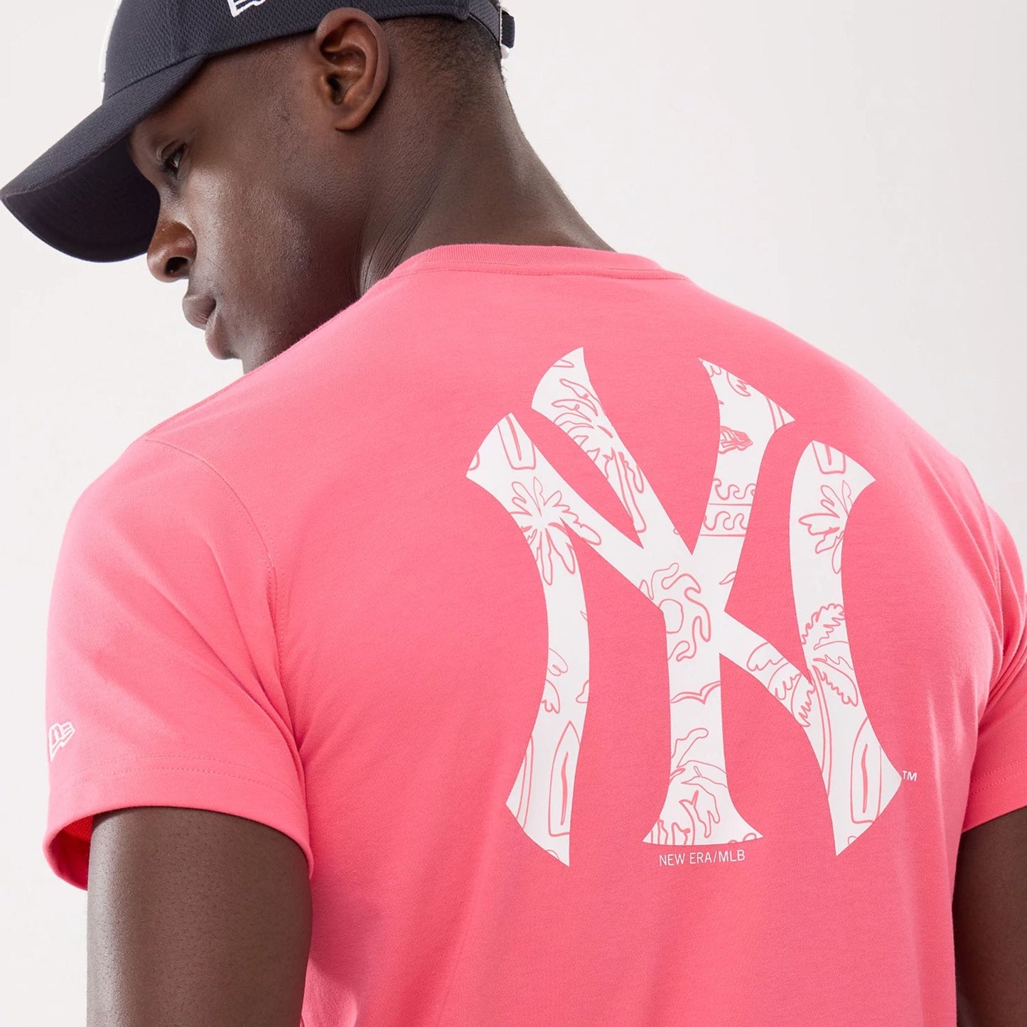 The model is wearing this MLB Resort New York Yankees T-Shirt in pink. 4