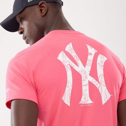 The model is wearing this MLB Resort New York Yankees T-Shirt in pink. 4