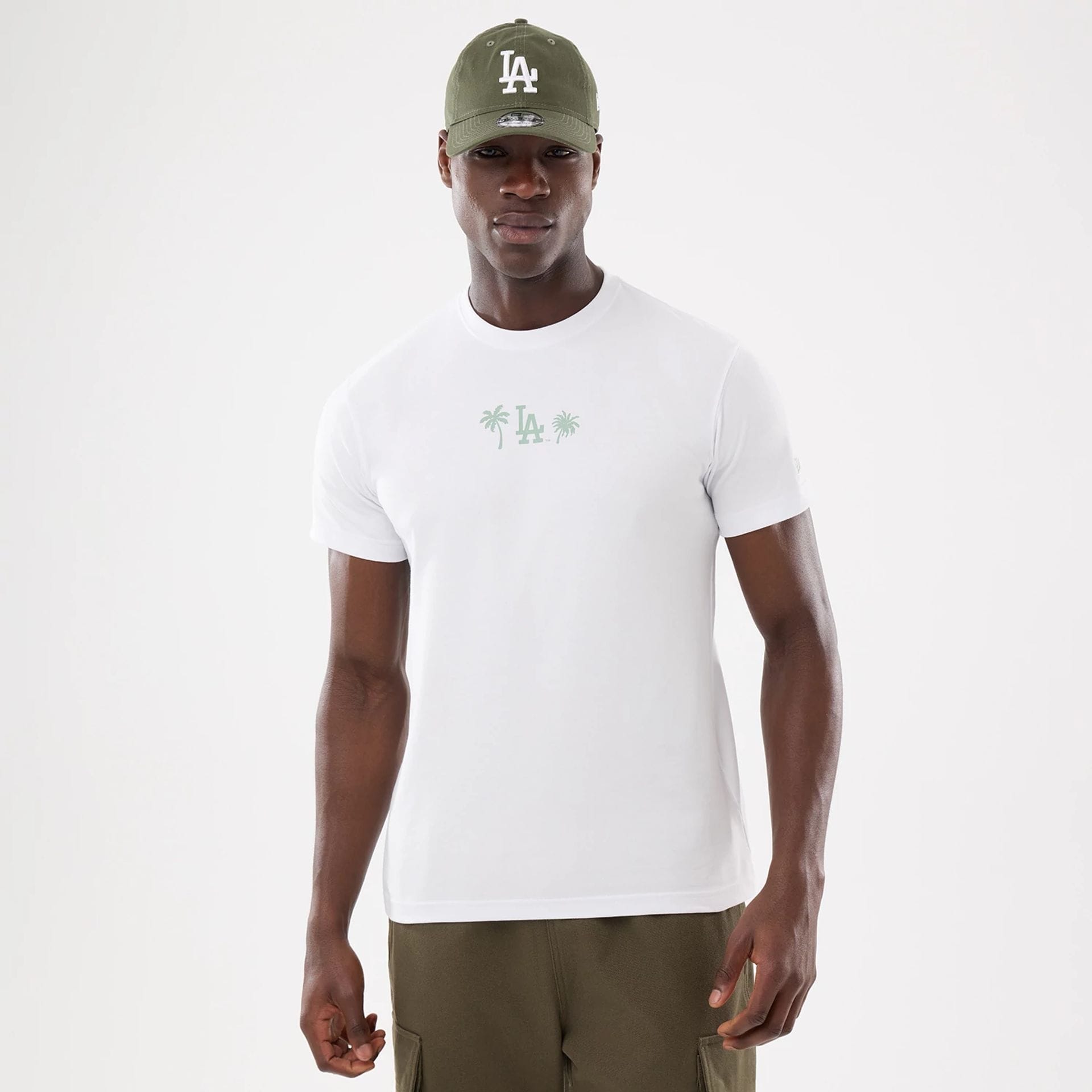 The model is wearing this MLB Resort LA Dodgers T-Shirt in white. 1