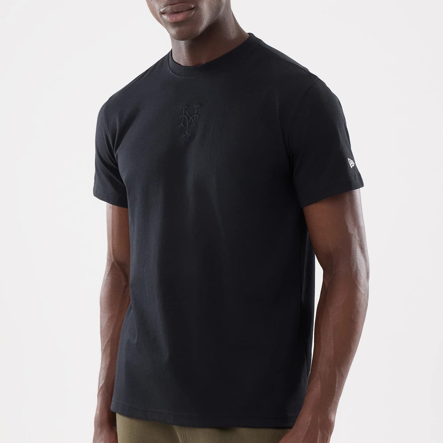 The model is wearing this MLB Cartoon New York Mets T-Shirt in black. 5