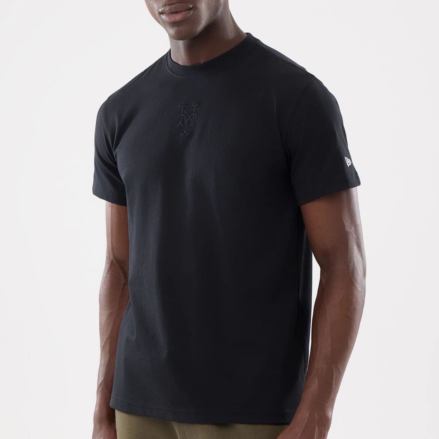 The model is wearing this MLB Cartoon New York Mets T-Shirt in black. 5