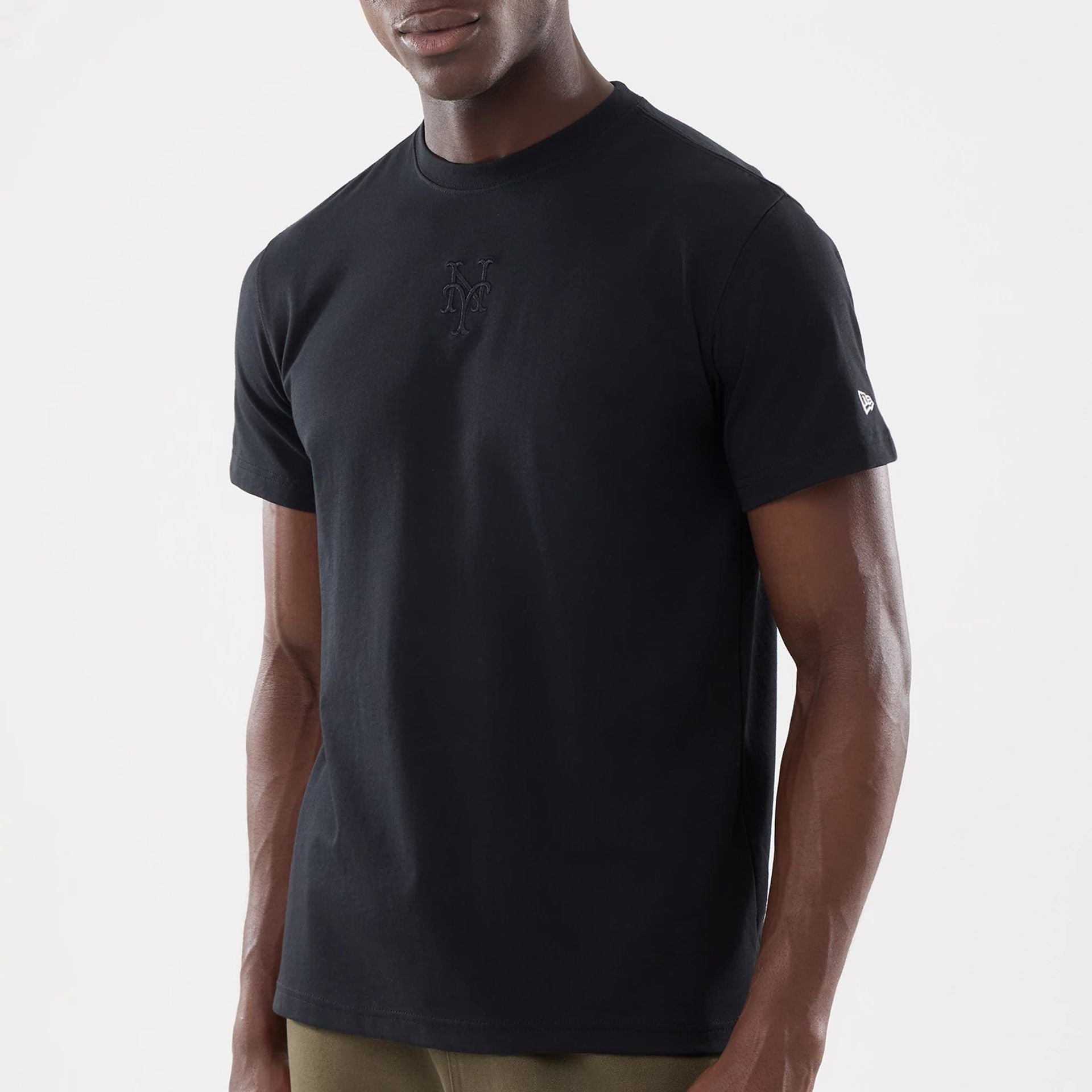 The model is wearing this MLB Cartoon New York Mets T-Shirt in black. 5