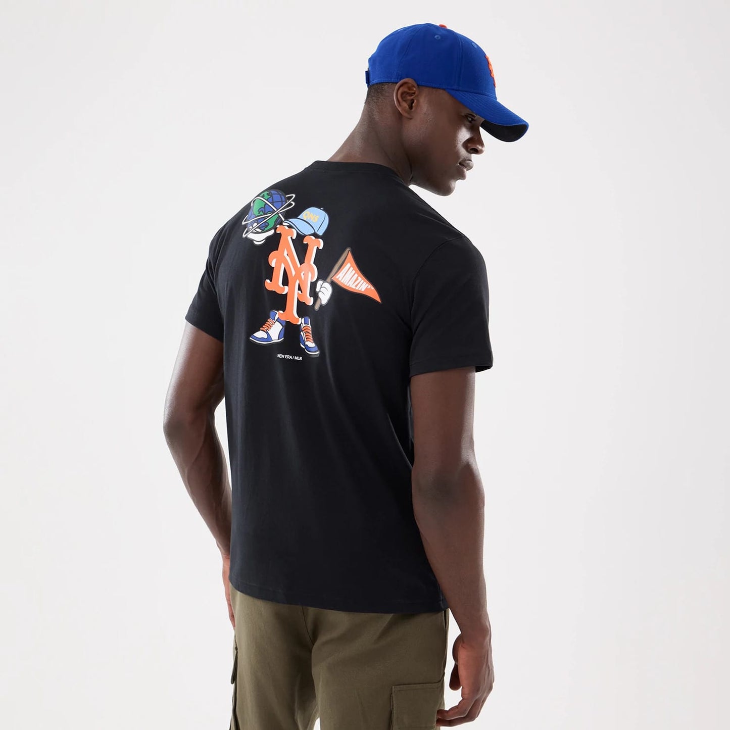 The model is wearing this MLB Cartoon New York Mets T-Shirt in black. 2