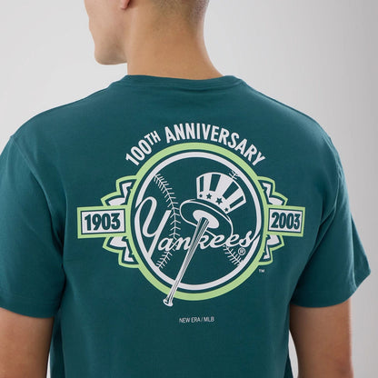 The model is wearing this MLB Garden New York Yankees T-Shirt in dark green. 2