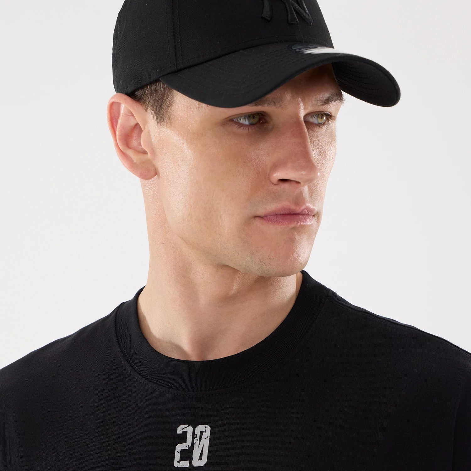 The model is wearing this New Era Street Archived City Oversized T-Shirt in black. 4