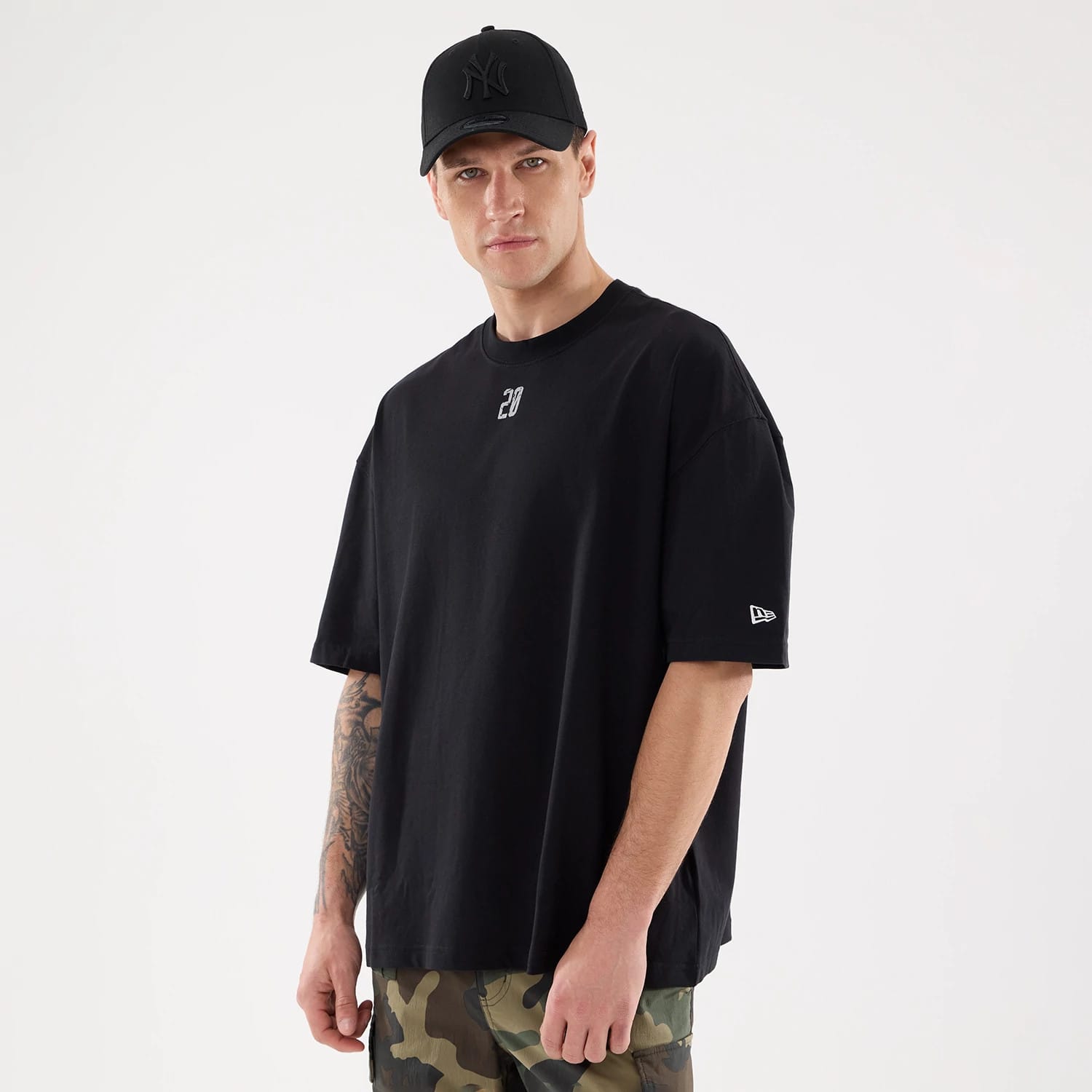 The model is wearing this New Era Street Archived City Oversized T-Shirt in black. 1