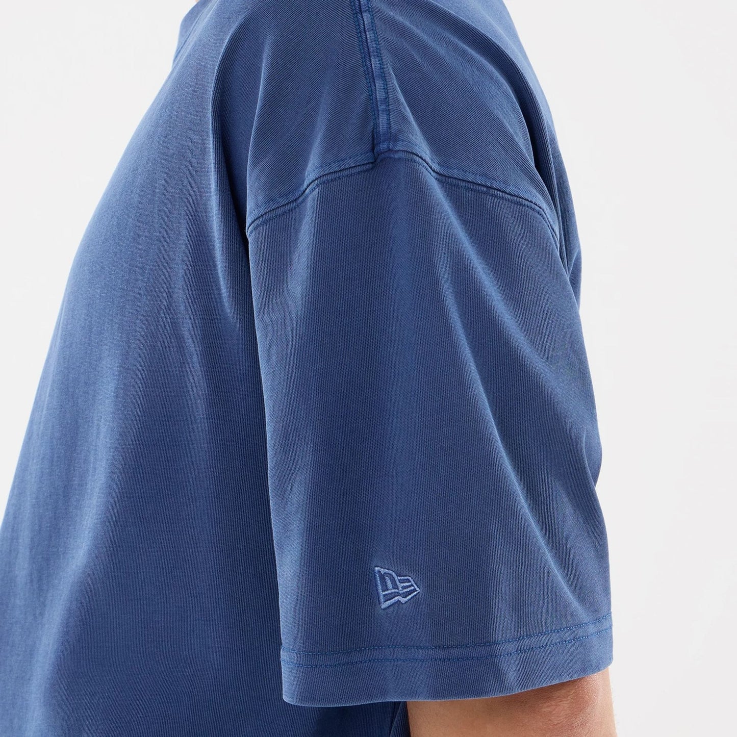 The model is wearing this New Era Street Archived Oversized T-Shirt in blue. 7