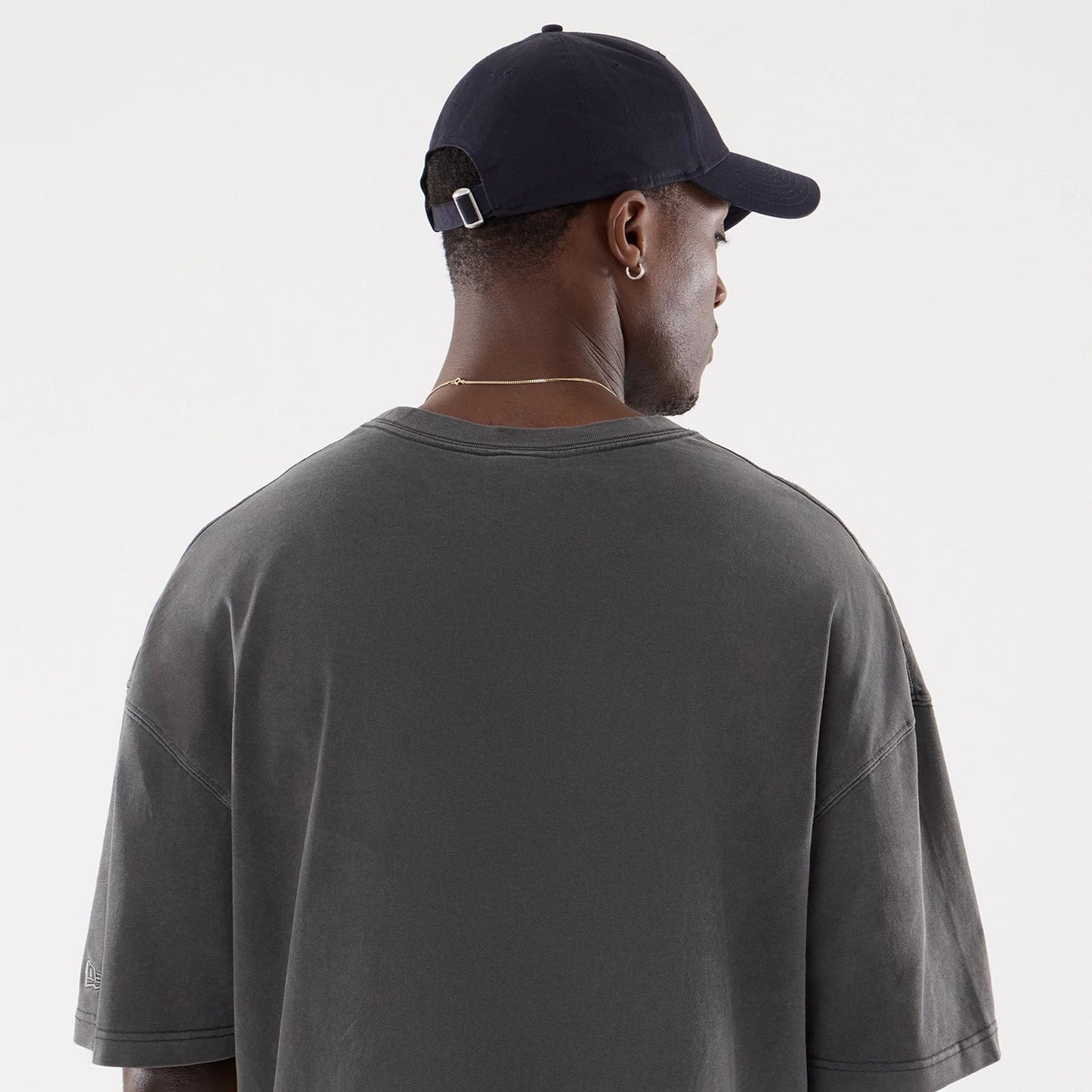 The model is wearing this New Era Street Archived Oversized T-Shirt in black. 7