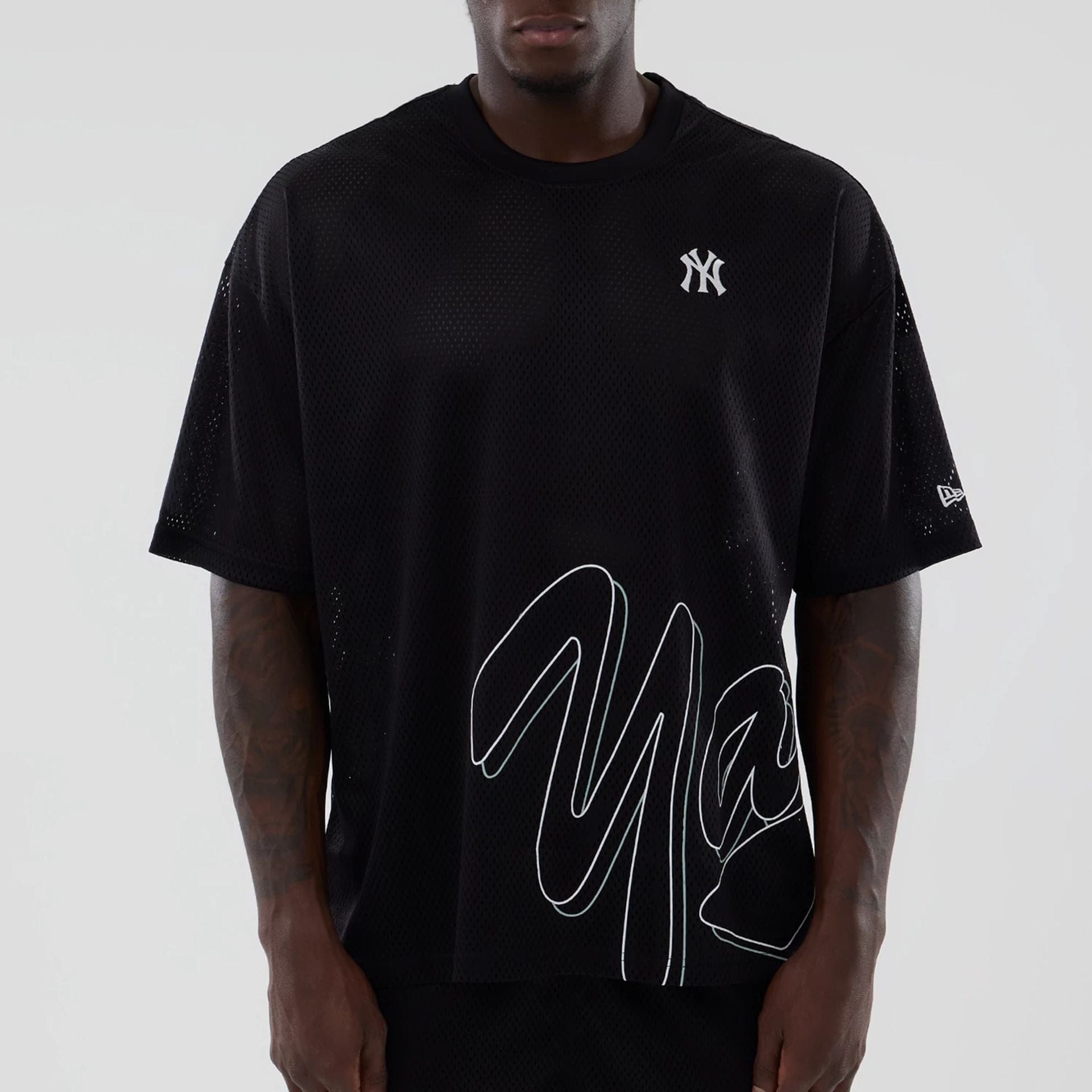 The model is wearing this MLB Mix League New York Yankees Oversized Mesh T-Shirt in black. 3