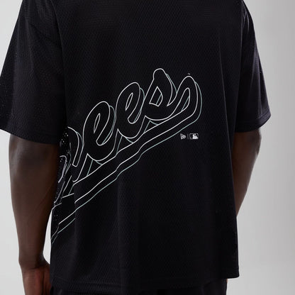 The model is wearing this MLB Mix League New York Yankees Oversized Mesh T-Shirt in black. 4