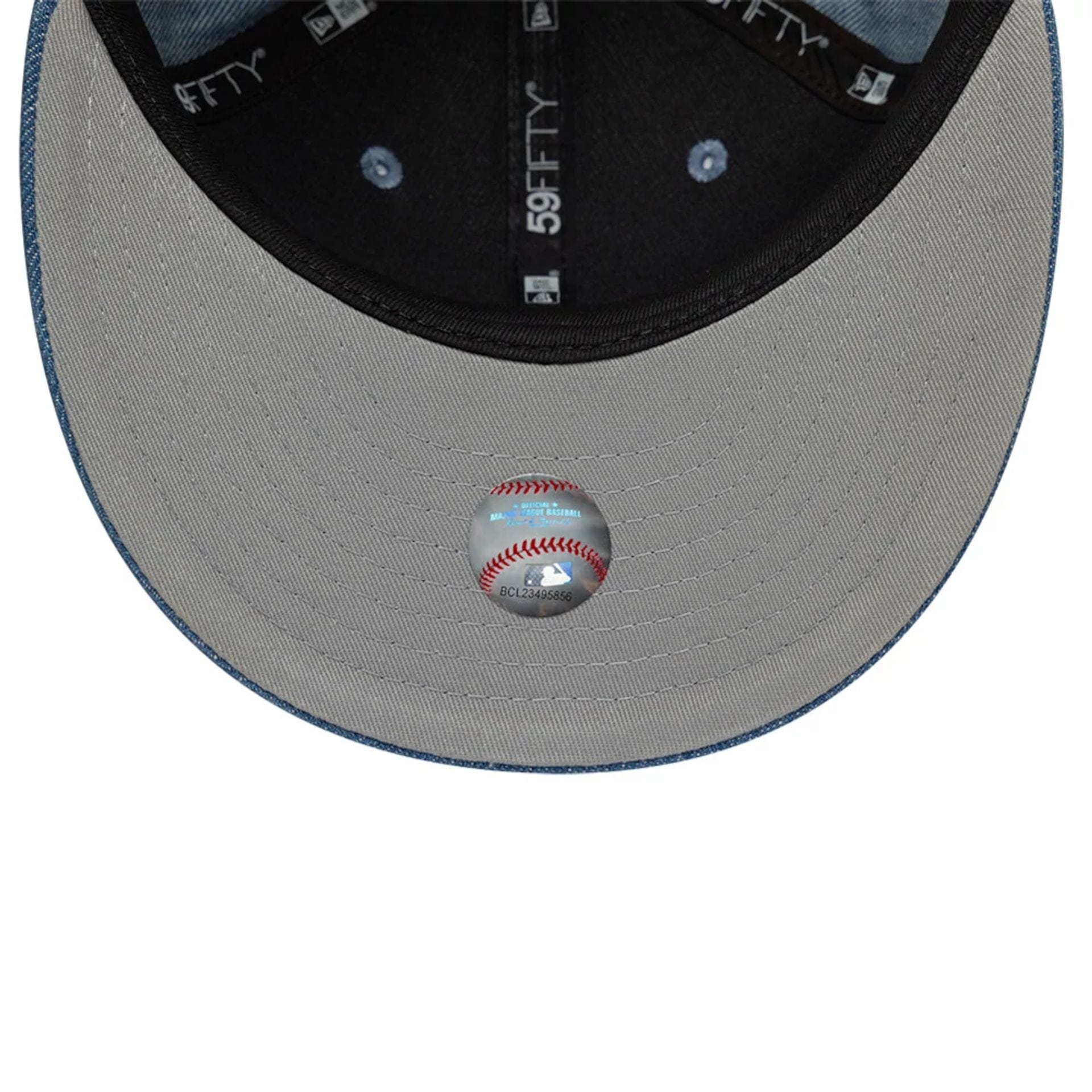 Pictured is this MLB Chain Stitch Washed Denim LA Dodgers 59FIFTY Fitted cap in navy. 2