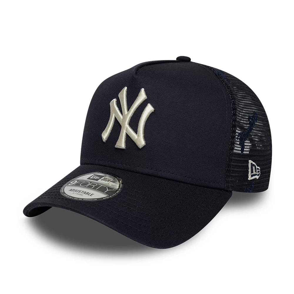 Pictured is this MLB Mesh New York Yankees 9FORTY A-Frame Trucker cap in navy. 1