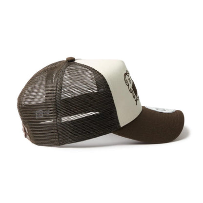 Pictured is this New Era Frame Logo 9FORTY A-Frame Trucker cap in Dark Brown. 6
