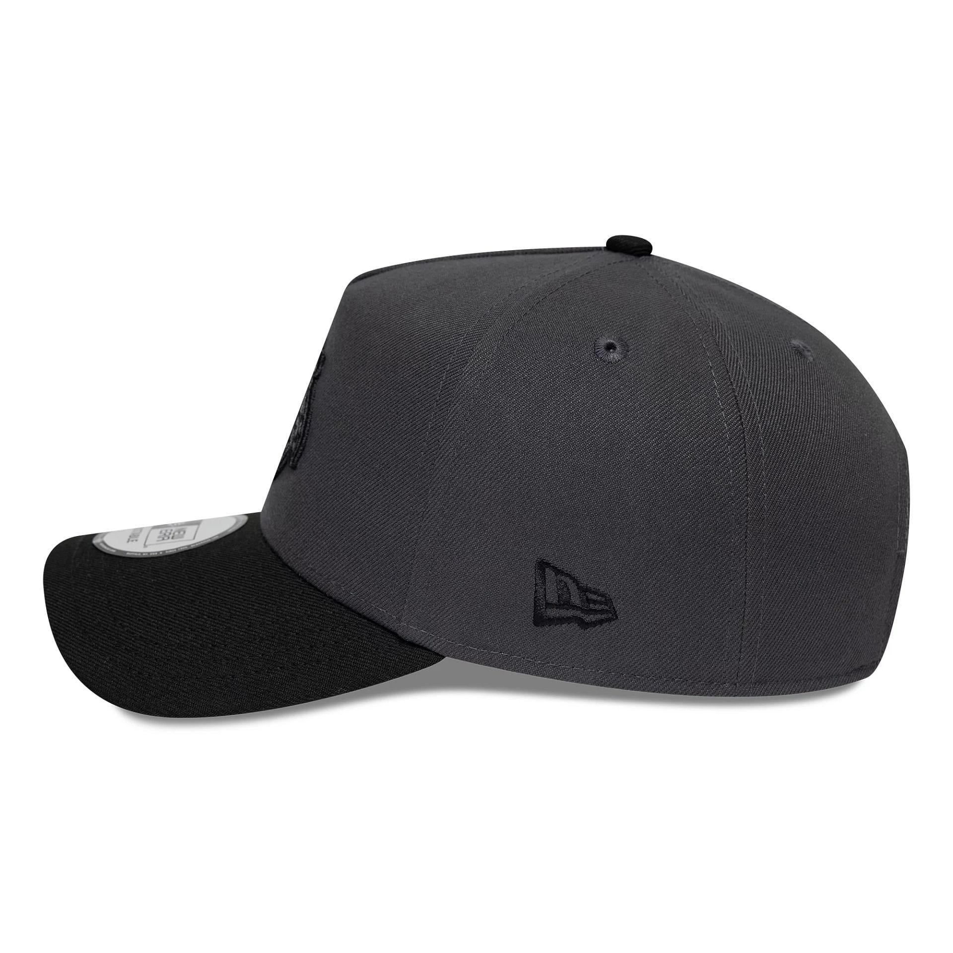 Pictured is this NHL Chicago Blackhawks 9FORTY A-Frame cap in dark grey. 5