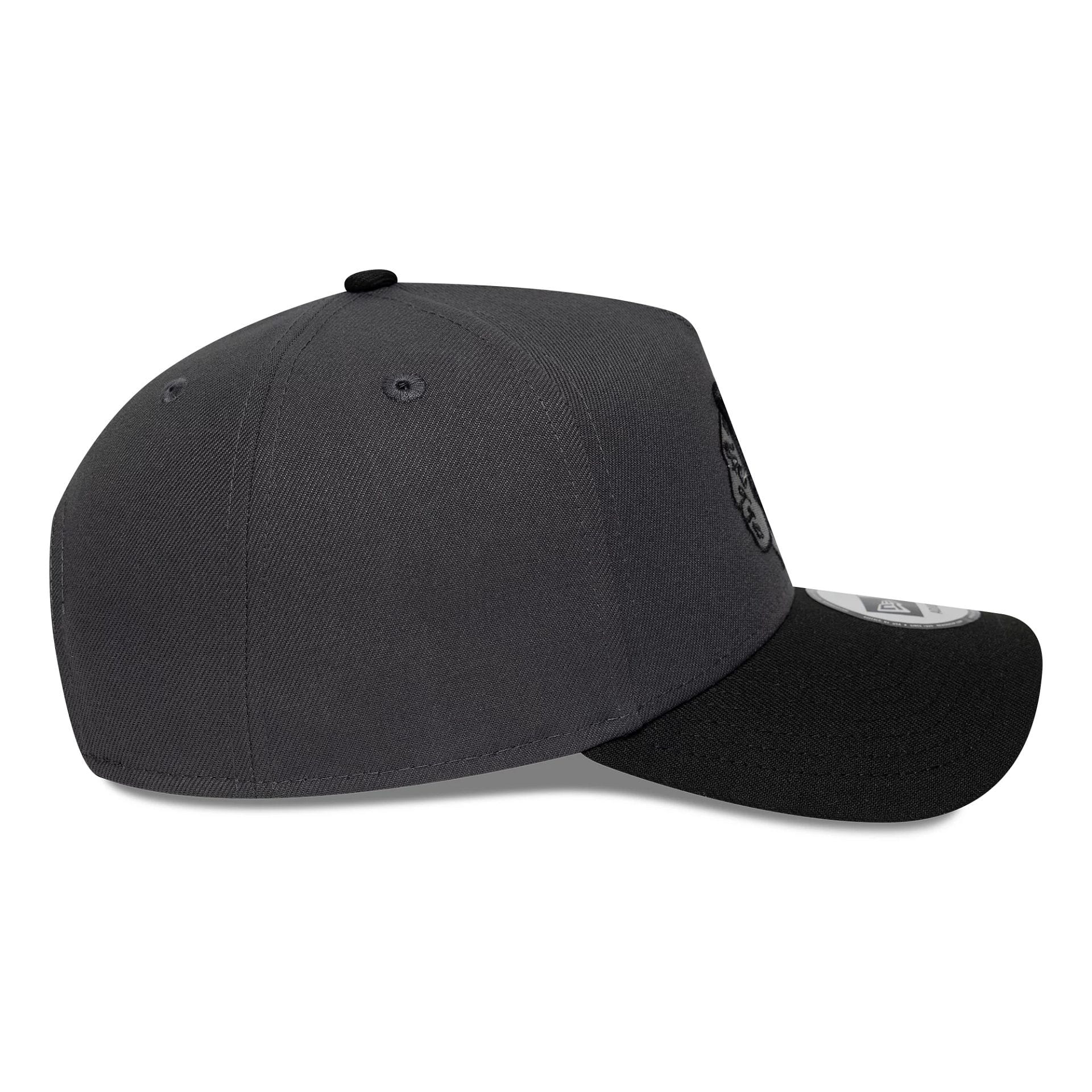 Pictured is this NHL Chicago Blackhawks 9FORTY A-Frame cap in dark grey. 6