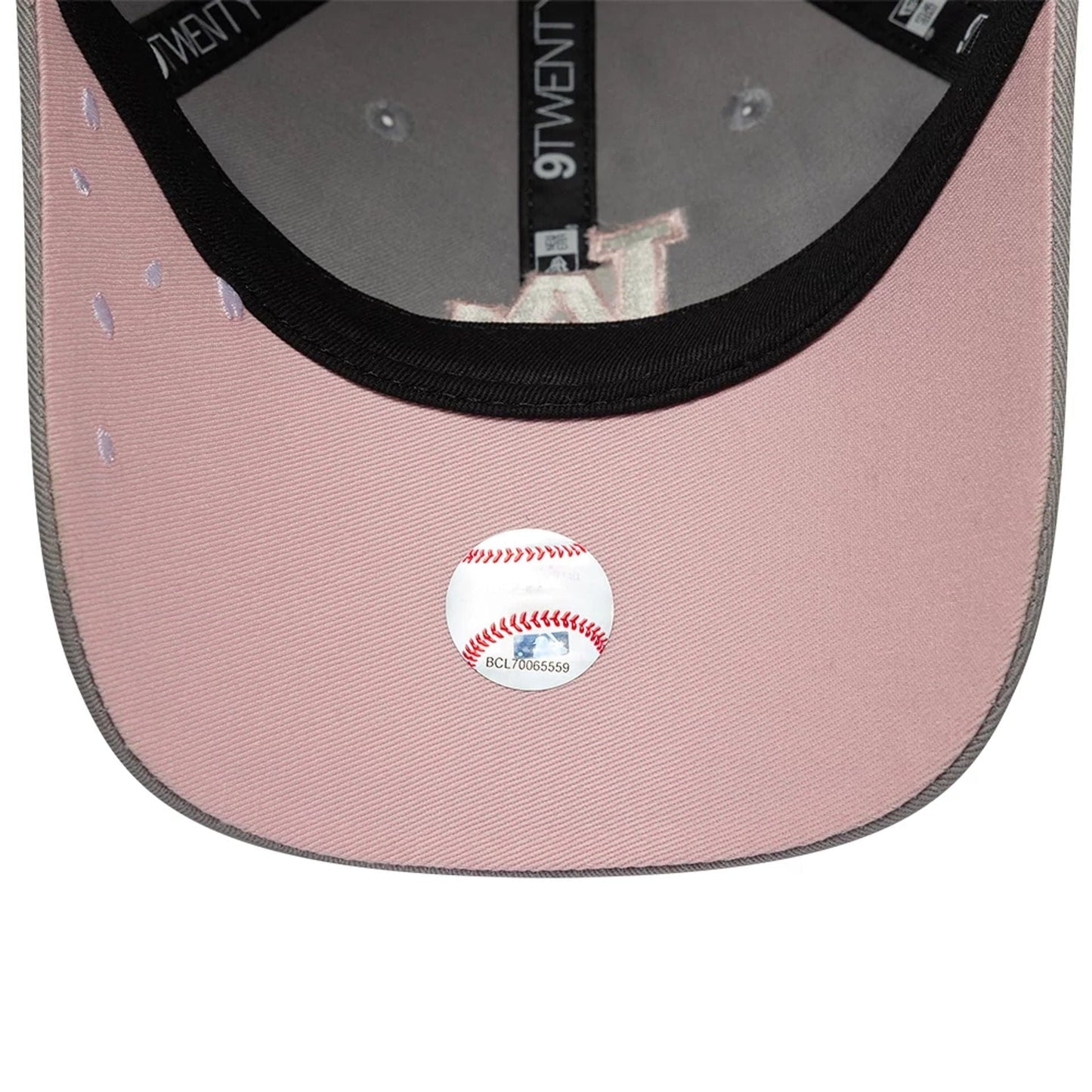 Pictured is this MLB Sakura Nagashi LA Dodgers 9TWENTY cap in grey. 2