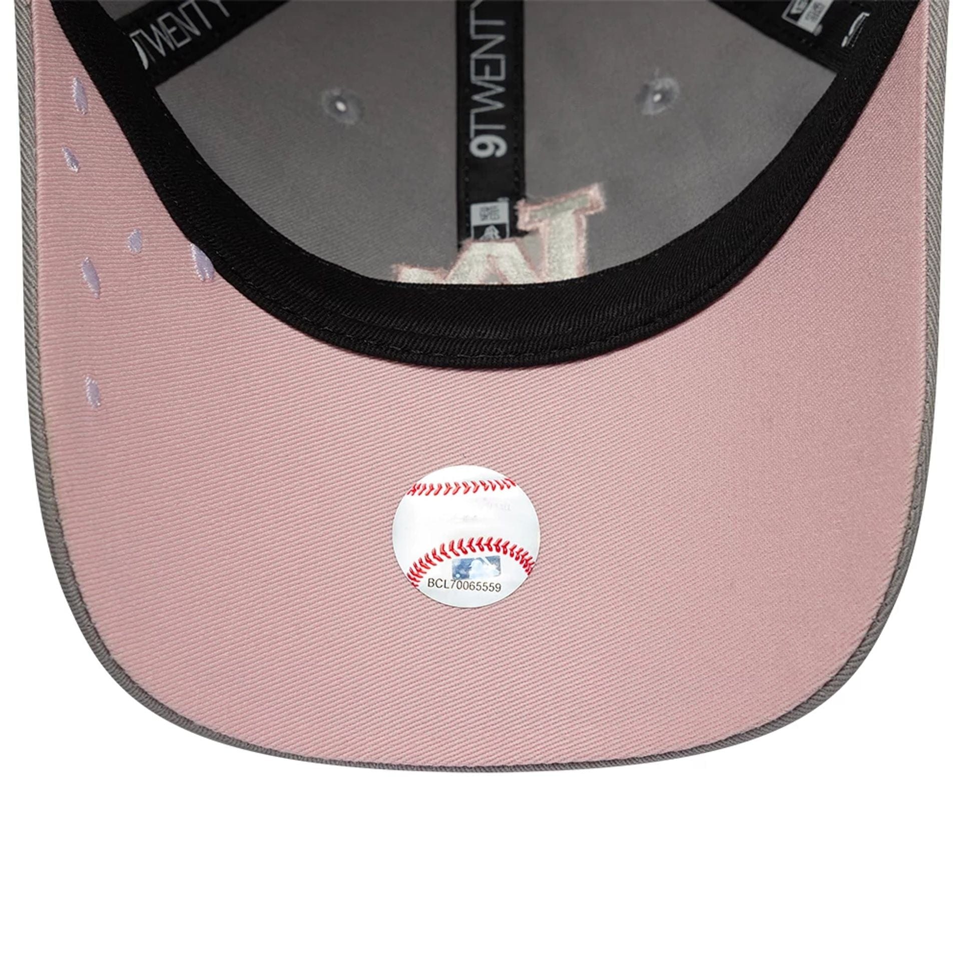 Pictured is this MLB Sakura Nagashi LA Dodgers 9TWENTY cap in grey. 2