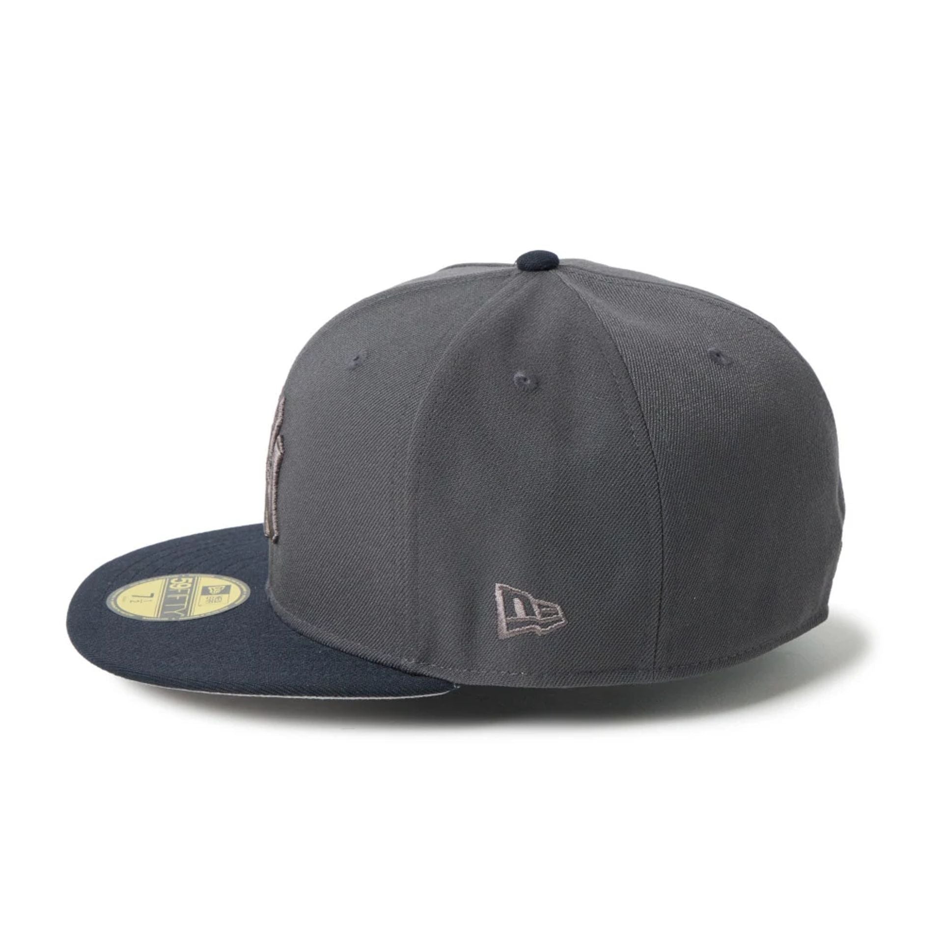 Pictured is this MLB New York Yankees 59FIFTY Fitted cap in dark grey. 7