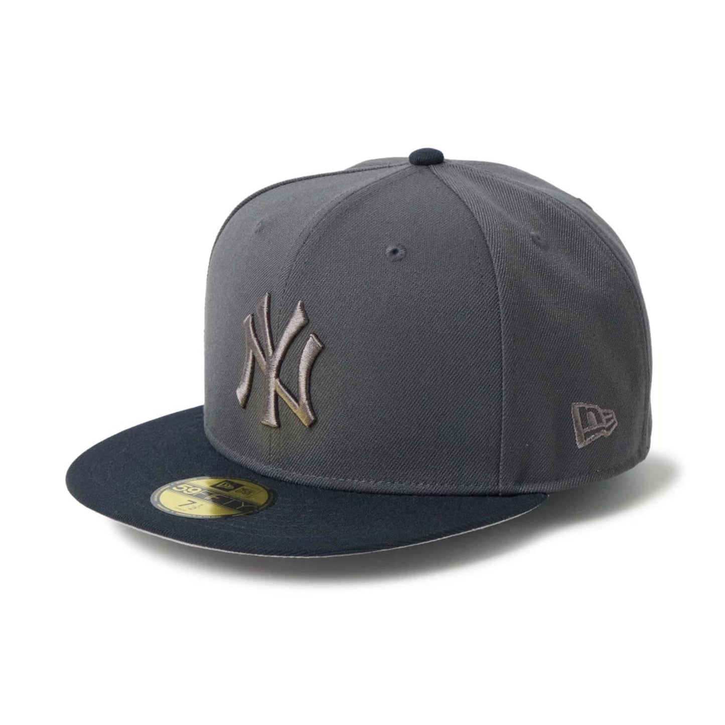 Pictured is this MLB New York Yankees 59FIFTY Fitted cap in dark grey. 4