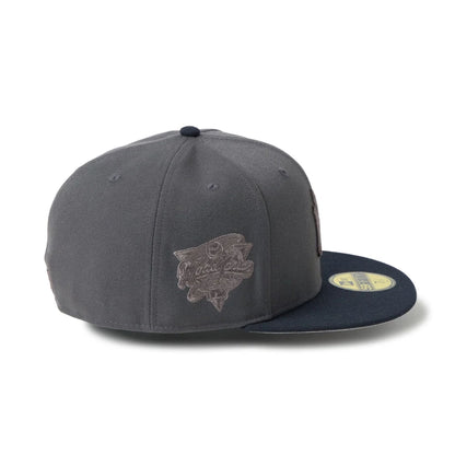 Pictured is this MLB New York Yankees 59FIFTY Fitted cap in dark grey. 6