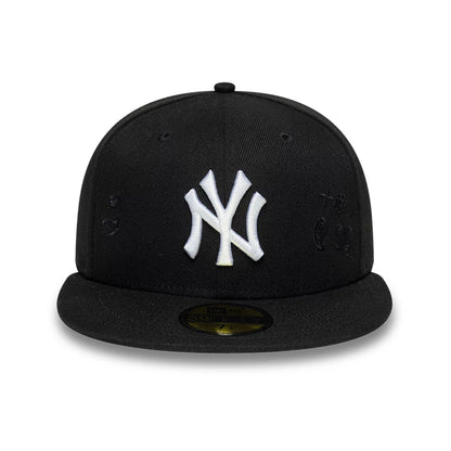 Pictured is this MLB Paisley Emblem New York Yankees 59FIFTY Fitted cap in black. 2