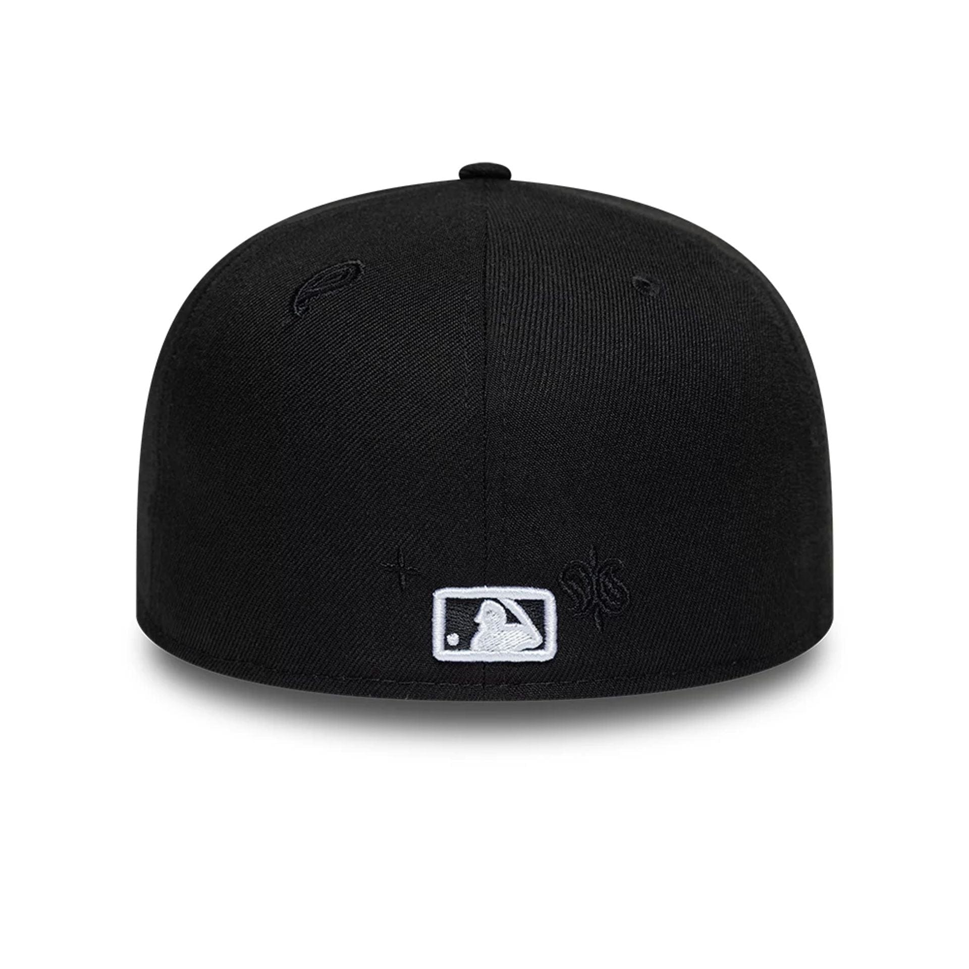 Pictured is this MLB Paisley Emblem New York Yankees 59FIFTY Fitted cap in black. 4