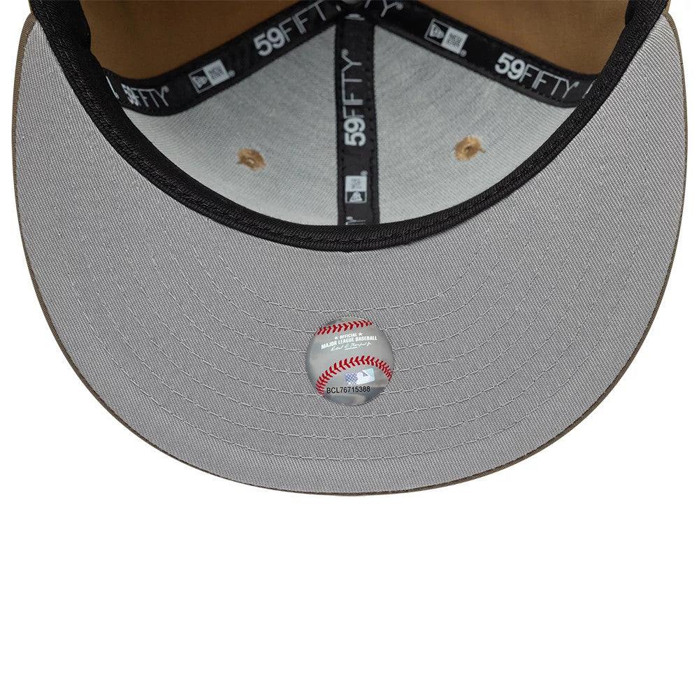 Pictured is this MLB Gros Grain New York Yankees 59FIFTY Fitted cap in Beige. 2