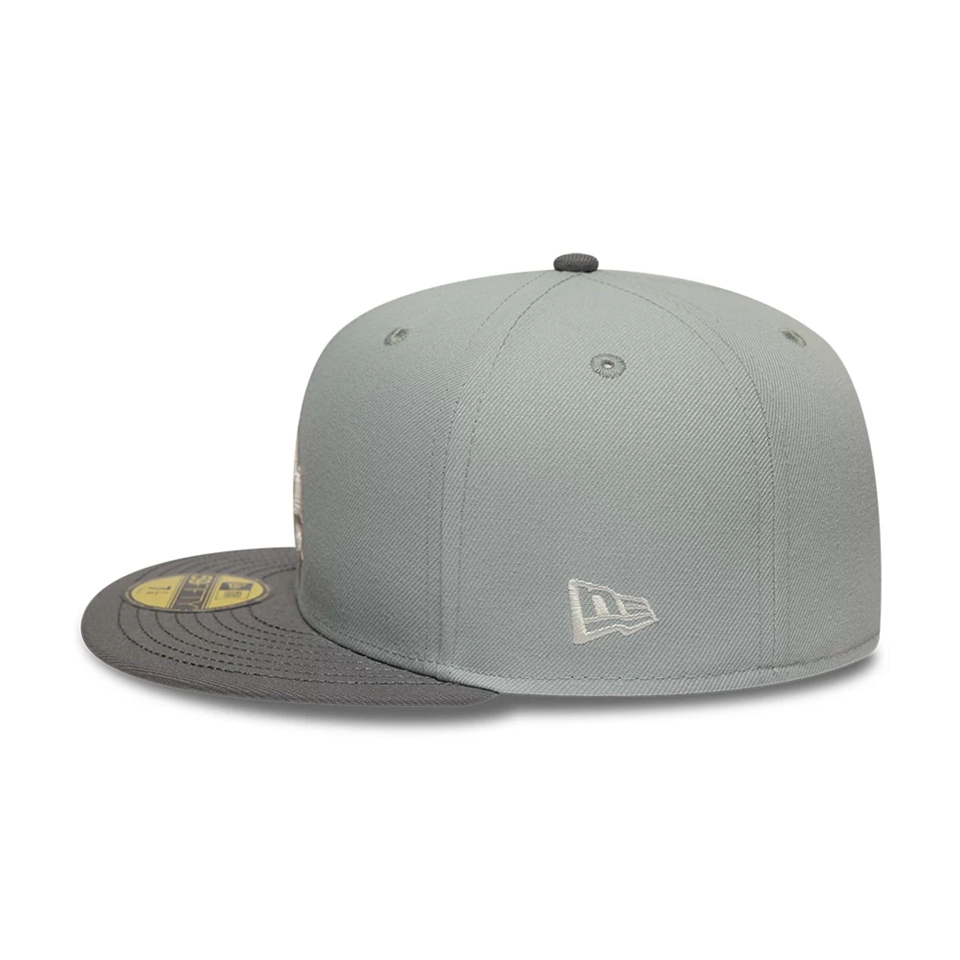 Pictured is this MLB Sakura Nagashi LA Dodgers 59FIFTY Fitted cap in grey. 7