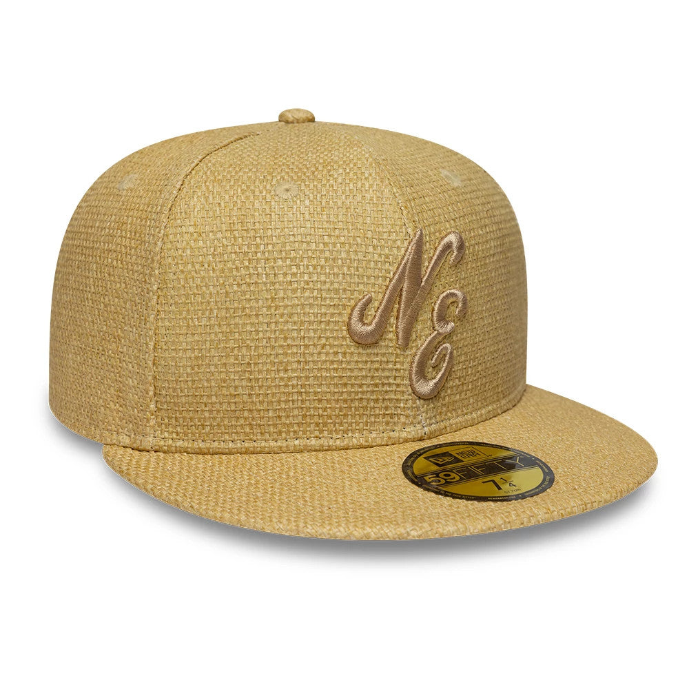 Pictured is this New Era Straw 59FIFTY Fitted cap in beige. 3