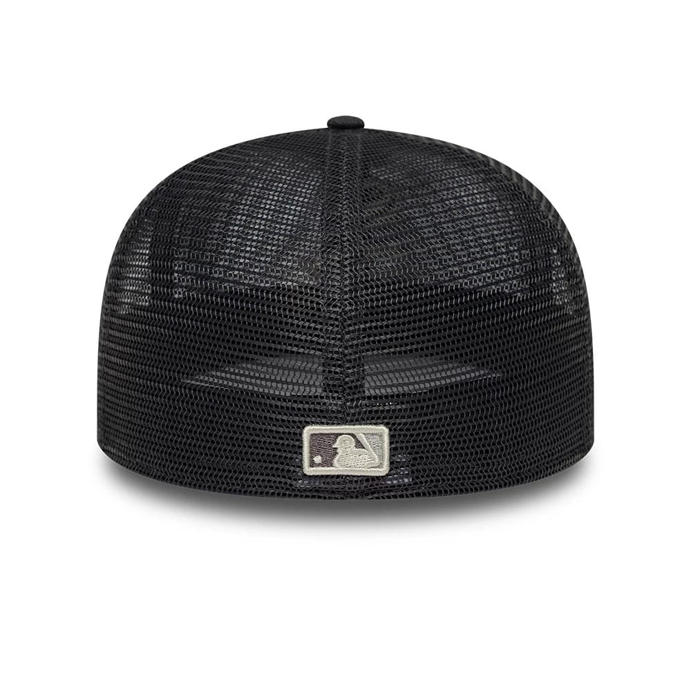 Pictured is this MLB All Mesh Chicago White Sox 59FIFTY Fitted cap in dark grey. 5
