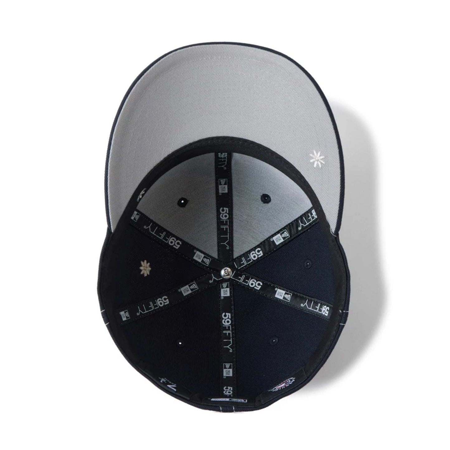 Pictured is this MLB Floral New York Yankees 59FIFTY Fitted cap in navy. 3