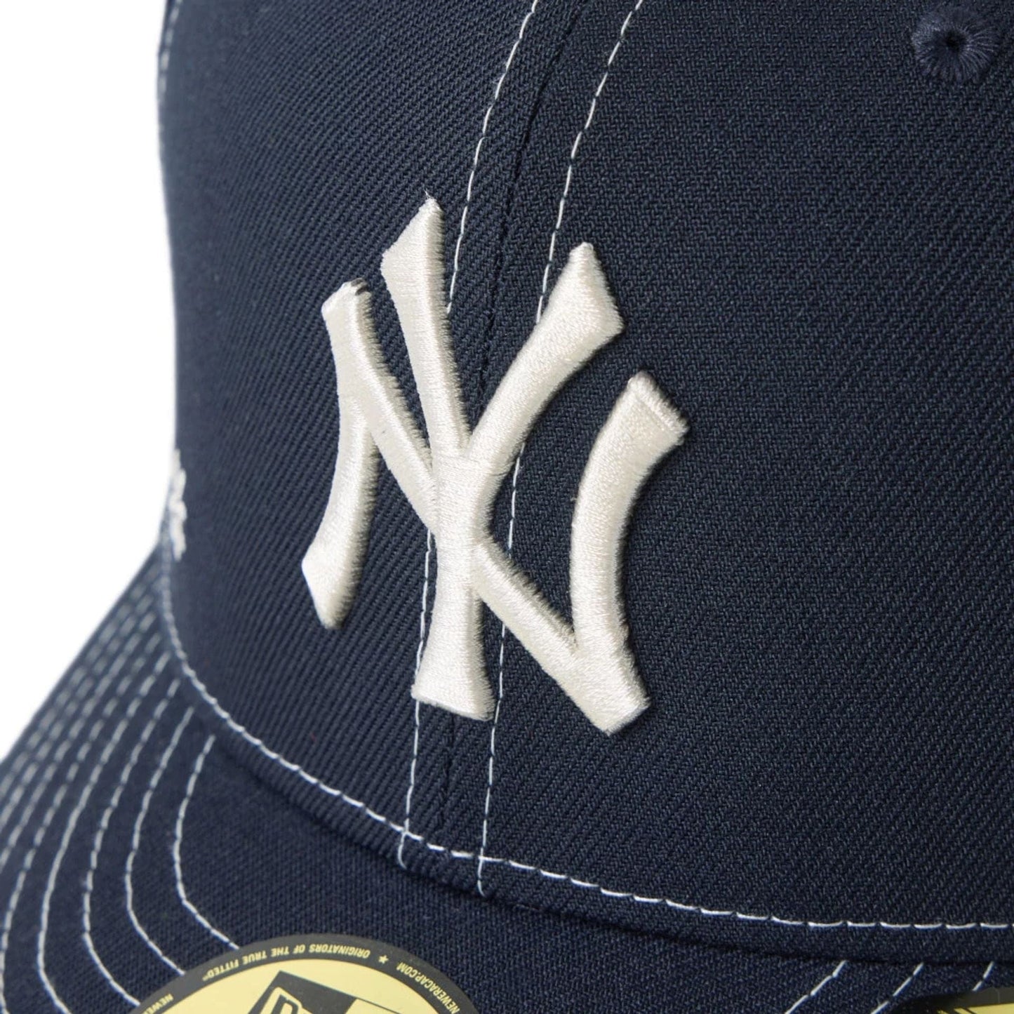 Pictured is this MLB Floral New York Yankees 59FIFTY Fitted cap in navy. 4